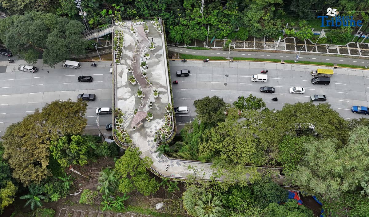 (November 11 2025) The newly built “Elevated Landscape Promenade” connect to Quezon Memorial Circle and the Ninoy Aquino Parks and Wildlife Center, on Tuesday, November 11, 2025. The Elevated Landscape Promenade is a project of the Quezon City Government that will connect the Quezon Memorial Circle to the Ninoy Aquino Parks and Wildlife Center. The elevated walkway aims to provide a safe passage for pedestrians and cyclists traveling between the two parks. Photo/Analy Labor