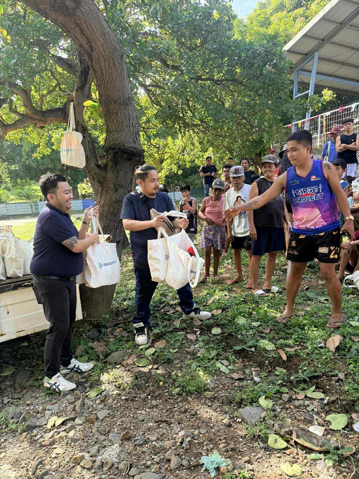 AboitizPower delivers 1,000 relief packs to Mariveles evacuees