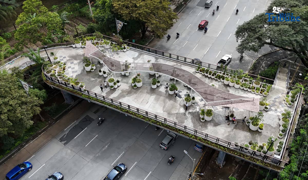 (November 11 2025) The newly built “Elevated Landscape Promenade” connect to Quezon Memorial Circle and the Ninoy Aquino Parks and Wildlife Center, on Tuesday, November 11, 2025. The Elevated Landscape Promenade is a project of the Quezon City Government that will connect the Quezon Memorial Circle to the Ninoy Aquino Parks and Wildlife Center. The elevated walkway aims to provide a safe passage for pedestrians and cyclists traveling between the two parks. Photo/Analy Labor