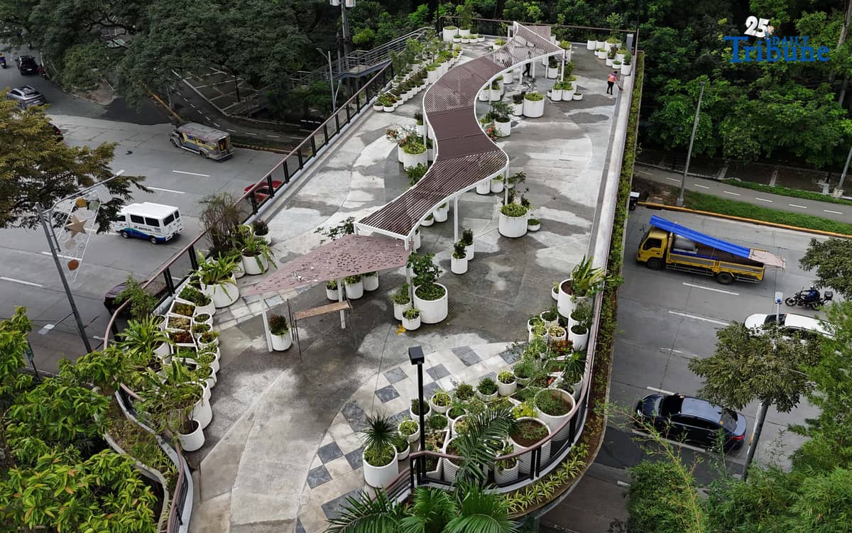 (November 11 2025) The newly built “Elevated Landscape Promenade” connect to Quezon Memorial Circle and the Ninoy Aquino Parks and Wildlife Center, on Tuesday, November 11, 2025. The Elevated Landscape Promenade is a project of the Quezon City Government that will connect the Quezon Memorial Circle to the Ninoy Aquino Parks and Wildlife Center. The elevated walkway aims to provide a safe passage for pedestrians and cyclists traveling between the two parks. Photo/Analy Labor