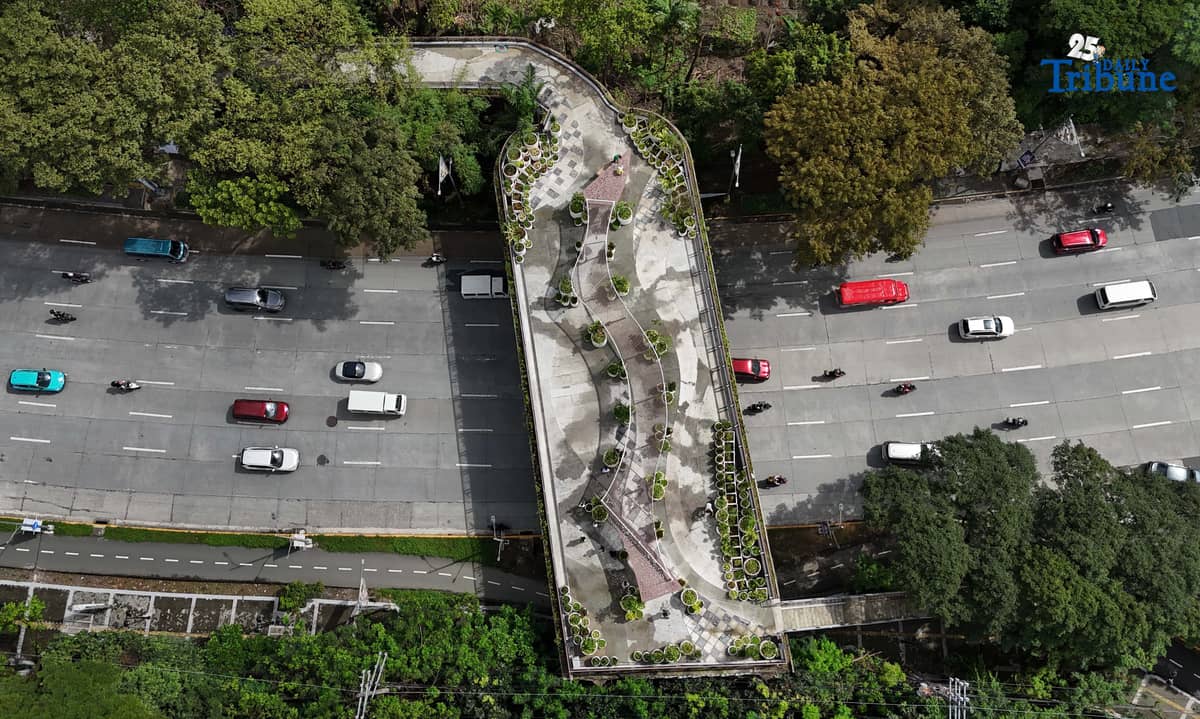 (November 11 2025) The newly built “Elevated Landscape Promenade” connect to Quezon Memorial Circle and the Ninoy Aquino Parks and Wildlife Center, on Tuesday, November 11, 2025. The Elevated Landscape Promenade is a project of the Quezon City Government that will connect the Quezon Memorial Circle to the Ninoy Aquino Parks and Wildlife Center. The elevated walkway aims to provide a safe passage for pedestrians and cyclists traveling between the two parks. Photo/Analy Labor