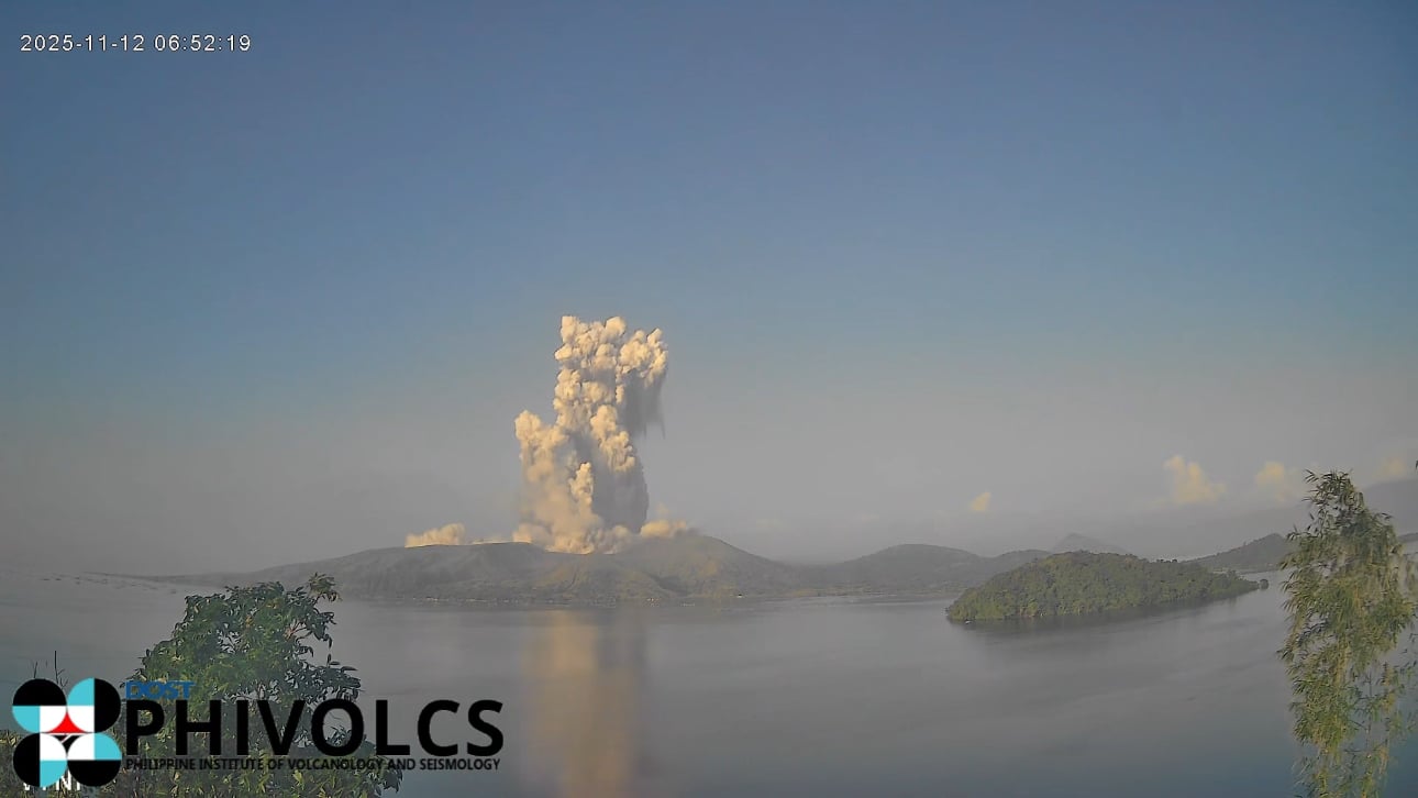 Taal records short phreatomagmatic burst