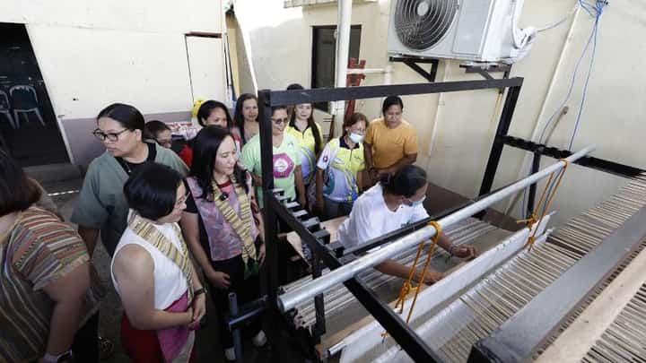 Lorelie Quiambao-Osial, President and CEO of Shell Pilipinas Corporation and Country Chair of Shell companies in the Philippines, and Hon. Joy Belmonte, Mayor of Quezon City, led the launch of the first Textile Circularity Hub in Payatas, together with representatives from ANTHILL, the Maybank Foundation, and the Pilipinas Shell Foundation, Inc.