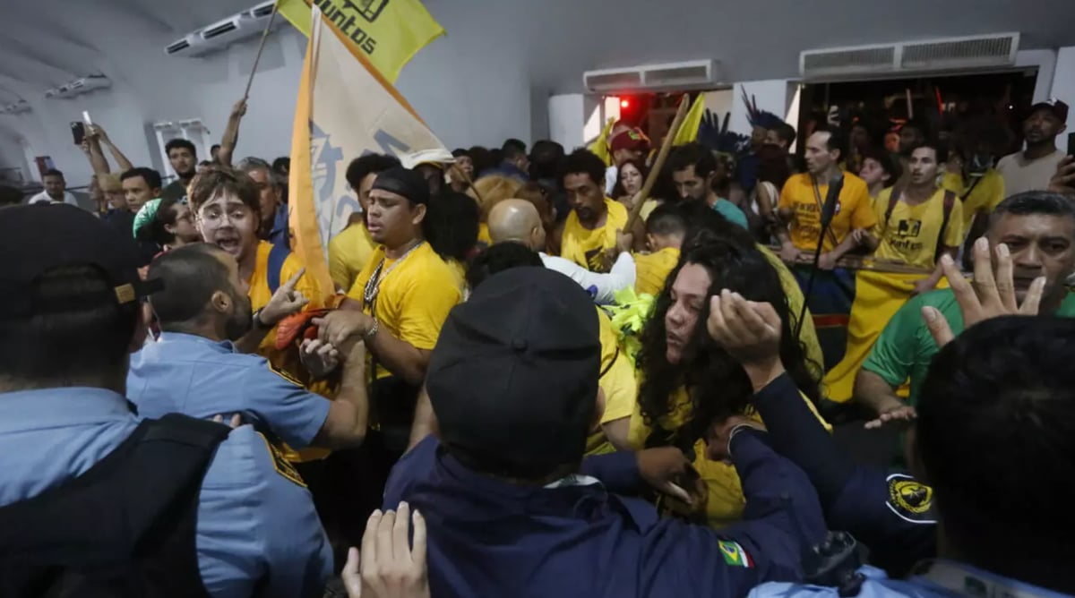 Protesters clash with security at COP30 summit