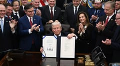 Trump signs bill to end
record-breaking U.S. shutdown