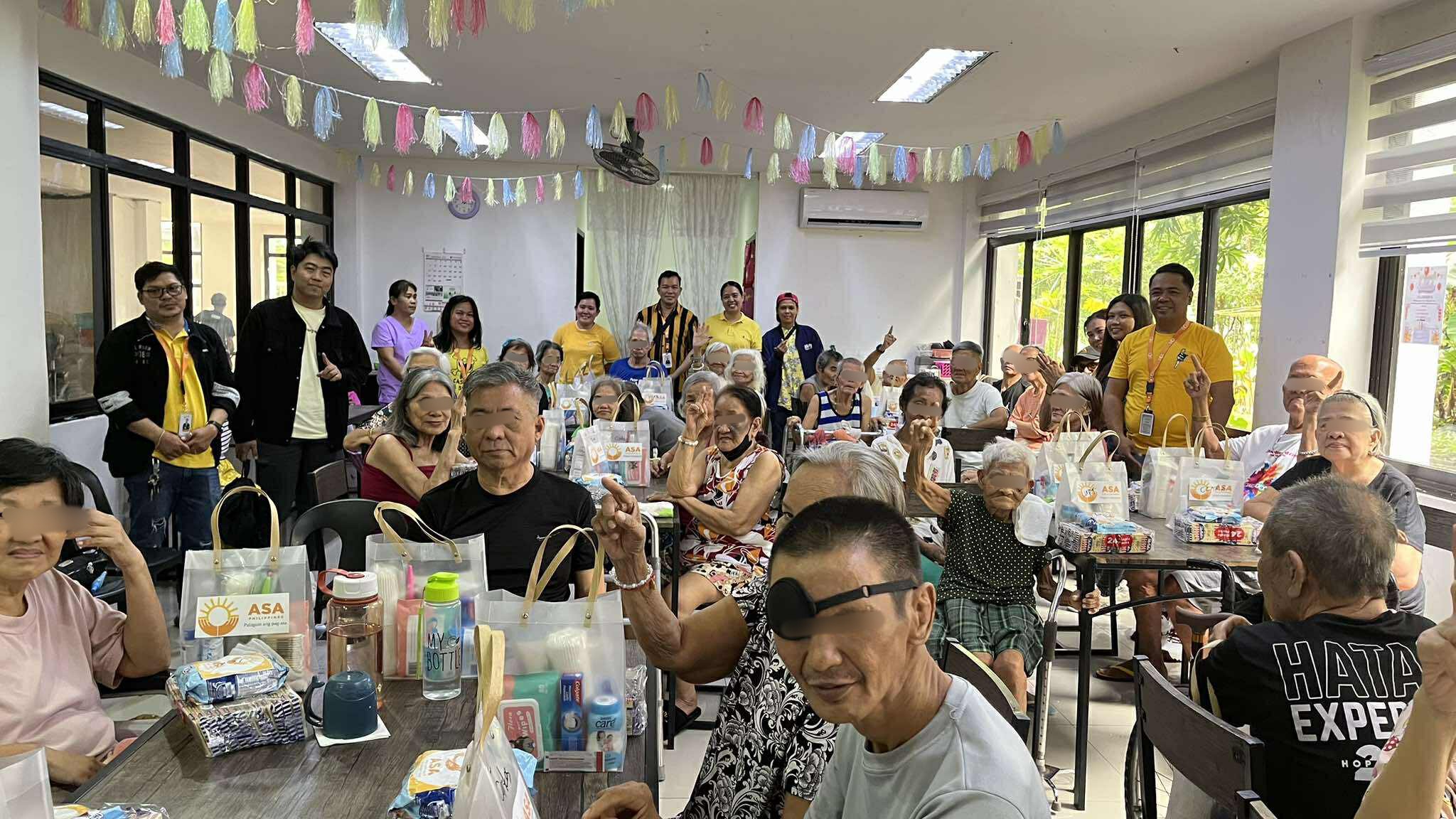 Cainta rallies around abandoned seniors