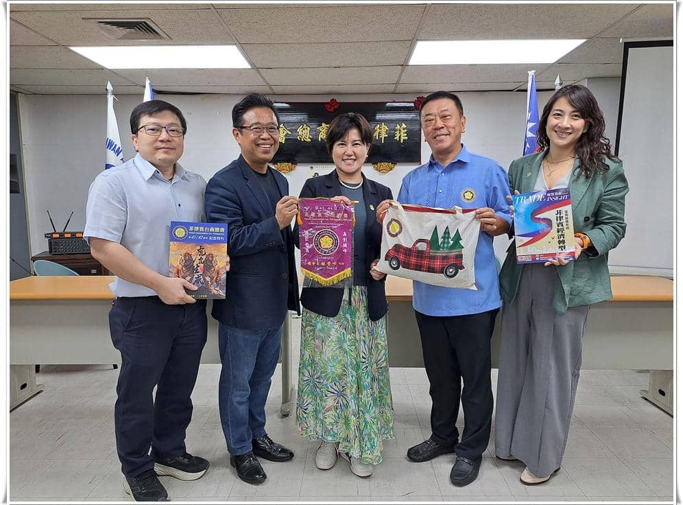Vivian Huang and representatives from TAP and the Culture Center of T.E.C.O. in the Philippines visit Kou Fu Color Printing Corporation in Cavite, engaging with company leaders on digital process monitoring and energy-efficient production strategies.
