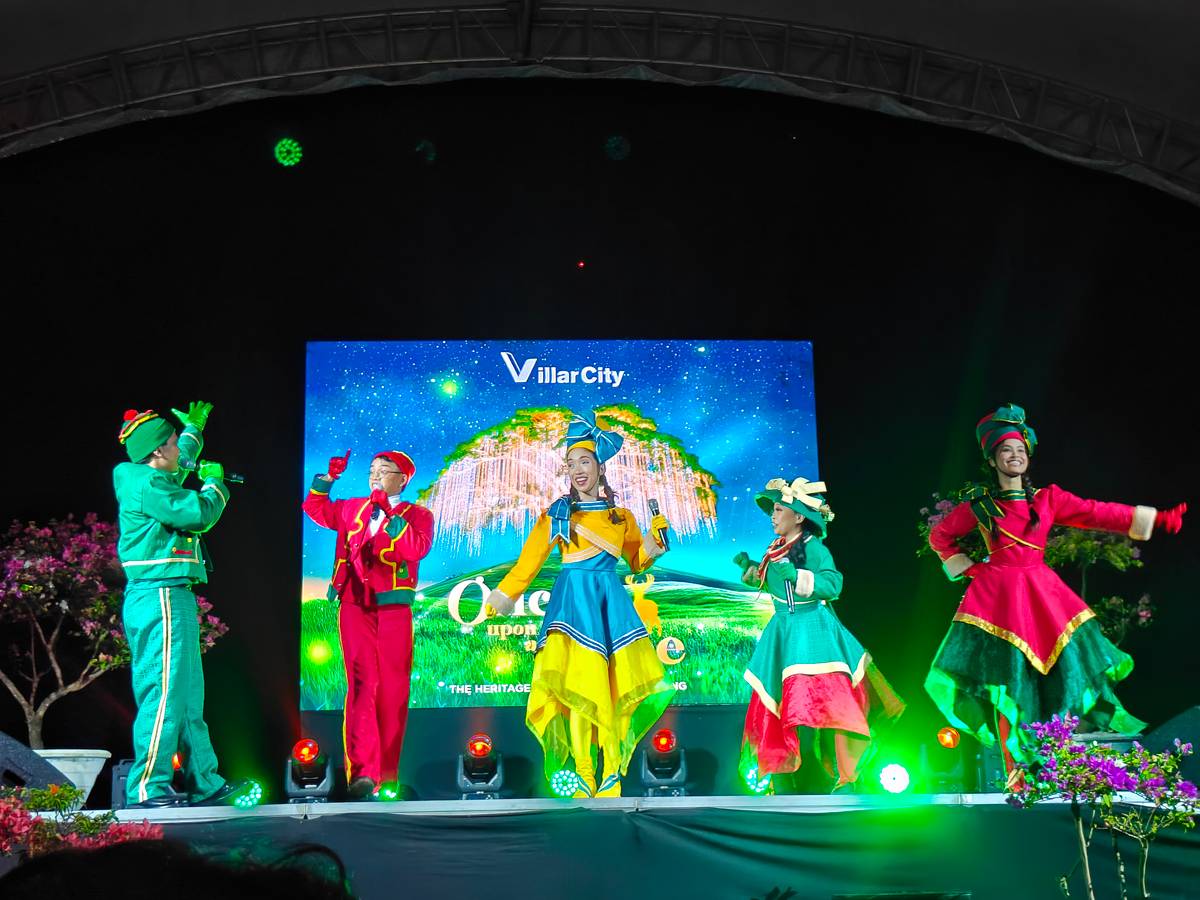 Villar City sets a calm, festive scene for the holidays.
