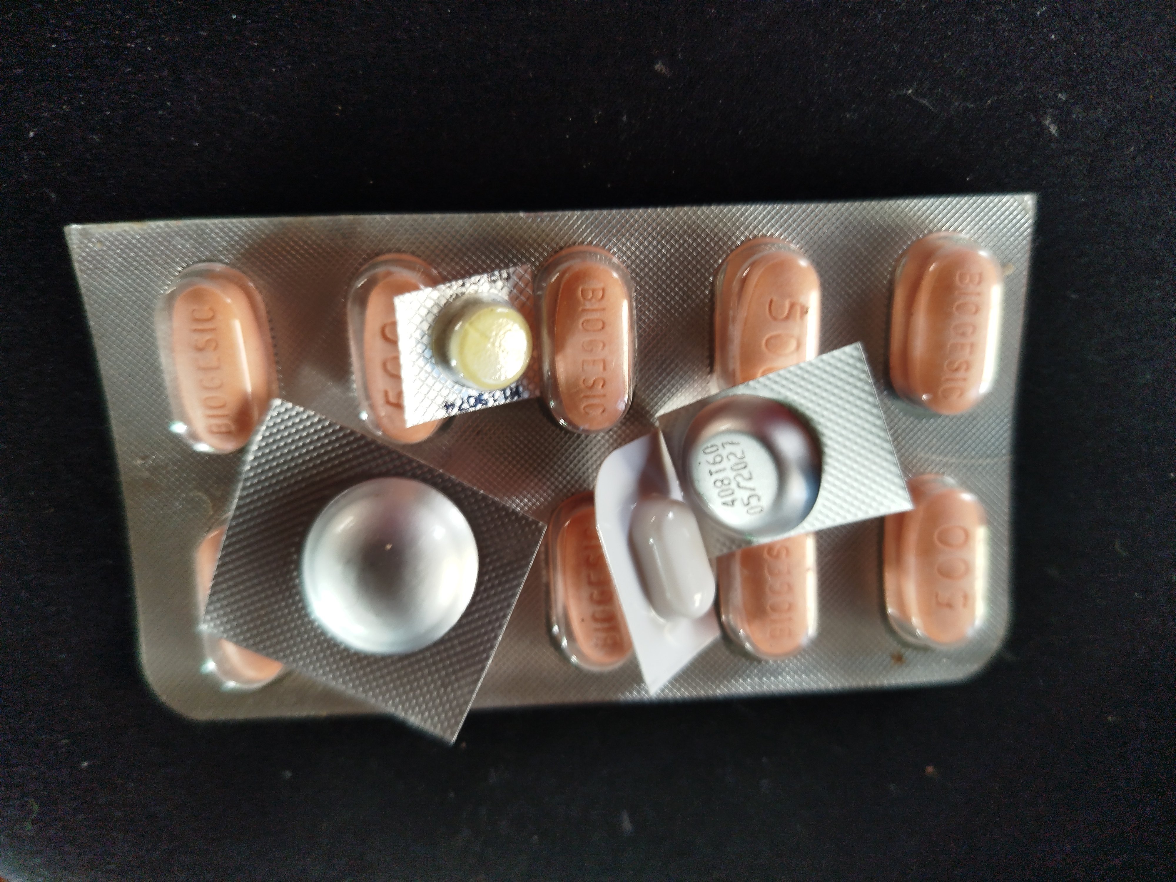 Sari-sari stores barred from selling medicines, public advised