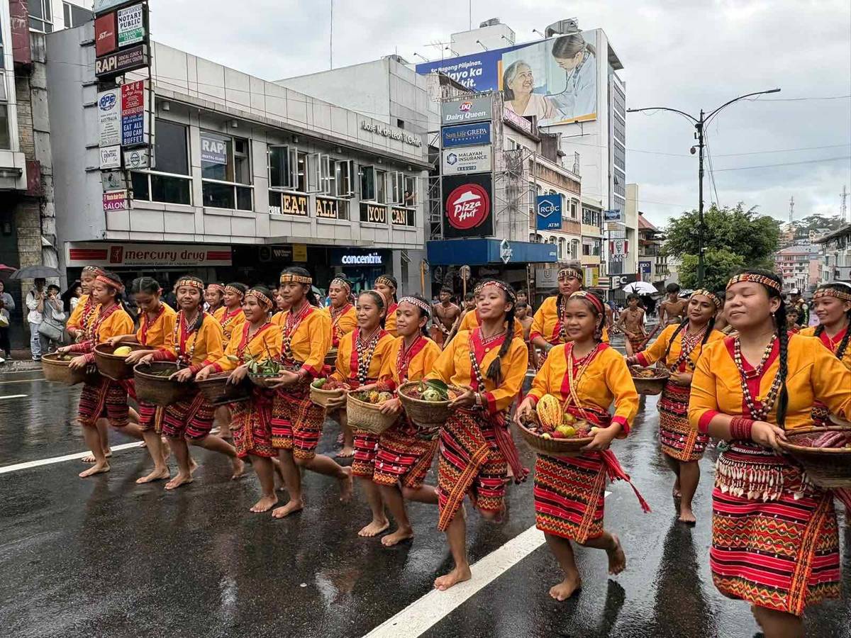 Still graceful under the rain Bodong Festival is gracefully presented by the Kalinga-Apayao performers.