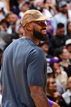 LeBron nears Lakers return