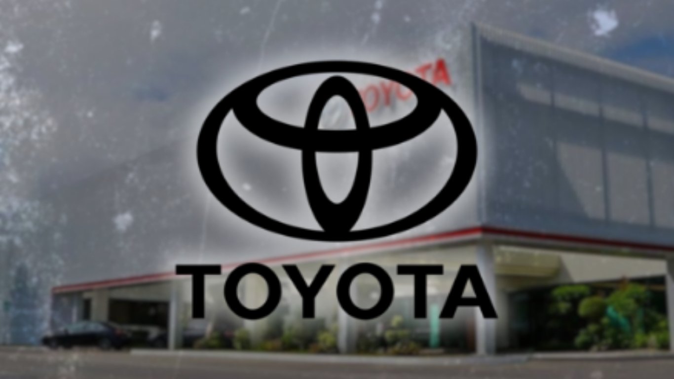 Toyota offers holiday deals with big discounts, other perks 