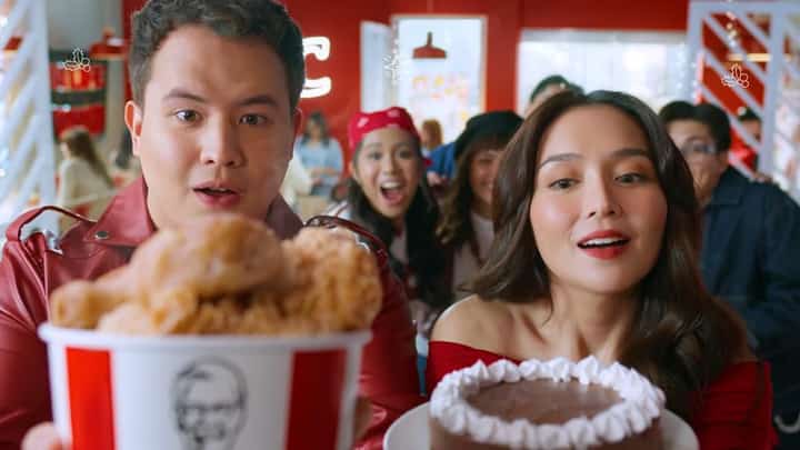 KFC Christmas bucket, with Juan Karlos Labajo (left) and Kathryn Bernardo (right).