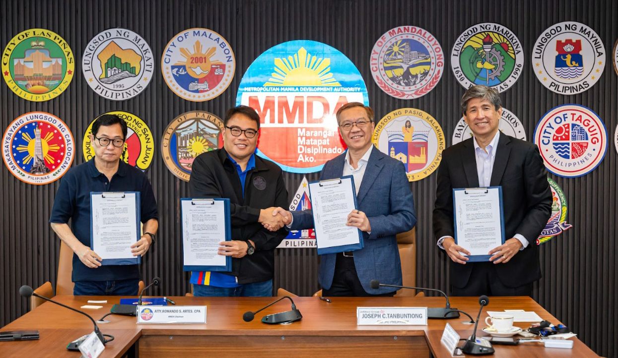 MMDA, Jollibee Group launch plastic waste rewards program for barangays