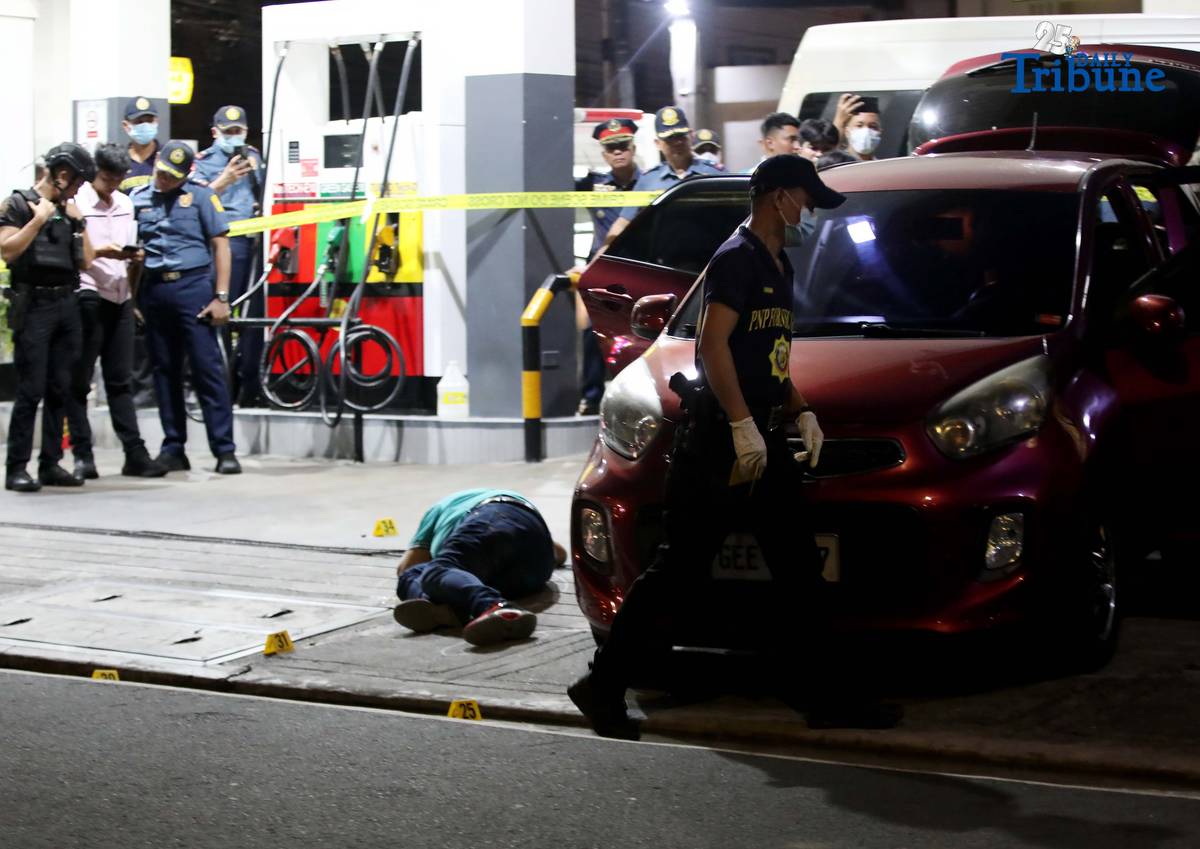 Three individual lifeless body lies along 13th avenue in Cubao, following a buy bust operation of the PNP-PDEG Drug Enforcement Group Tuesday afternoon, 18 November 2025. Authorities still investigated the crime area.