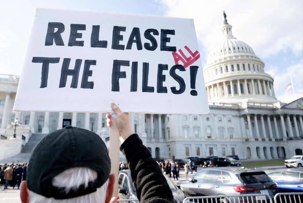 U.S. lawmakers eye explosive vote on Epstein files