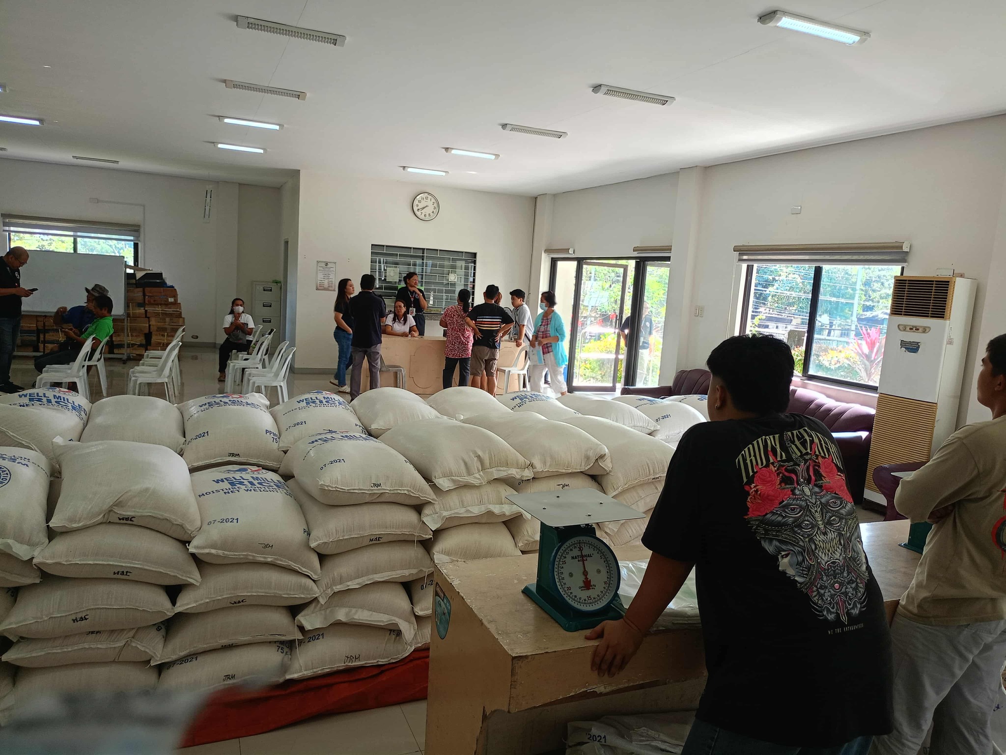 Pagtaas ng presyo ng bigas, kinuwestyon 