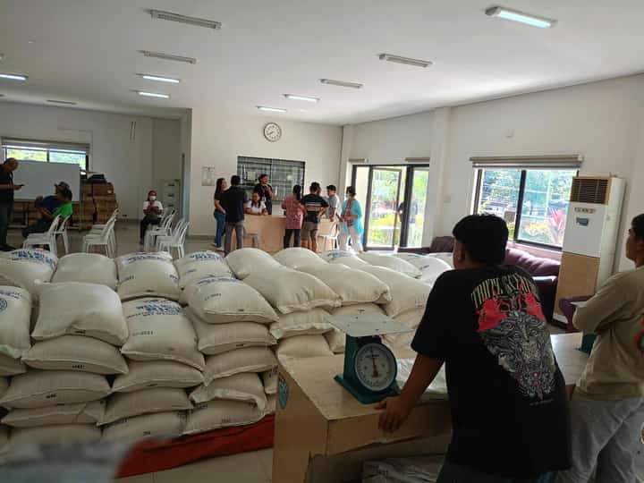 The Benteng Bigas Meron Na program has reached the province of Bataan, providing beneficiaries with P20 per kilo of rice at the National Food Authority (NFA) Bataan Warehouse in Balanga City from October to December 2025.