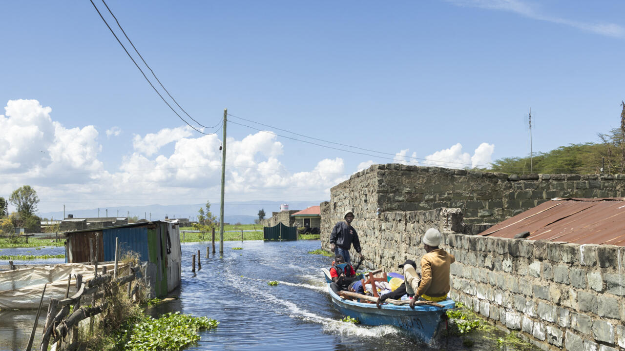 Lake flooding displaces 7,000