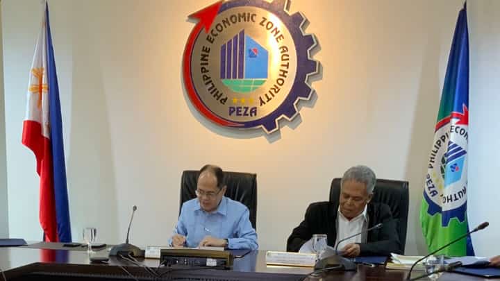BuCor Director General Gregorio Pio Catapang Jr. signed joint memorandum circular (JMC) with PEZA Director General Tereso O. Pangan. Photo Courtesy of BuCor