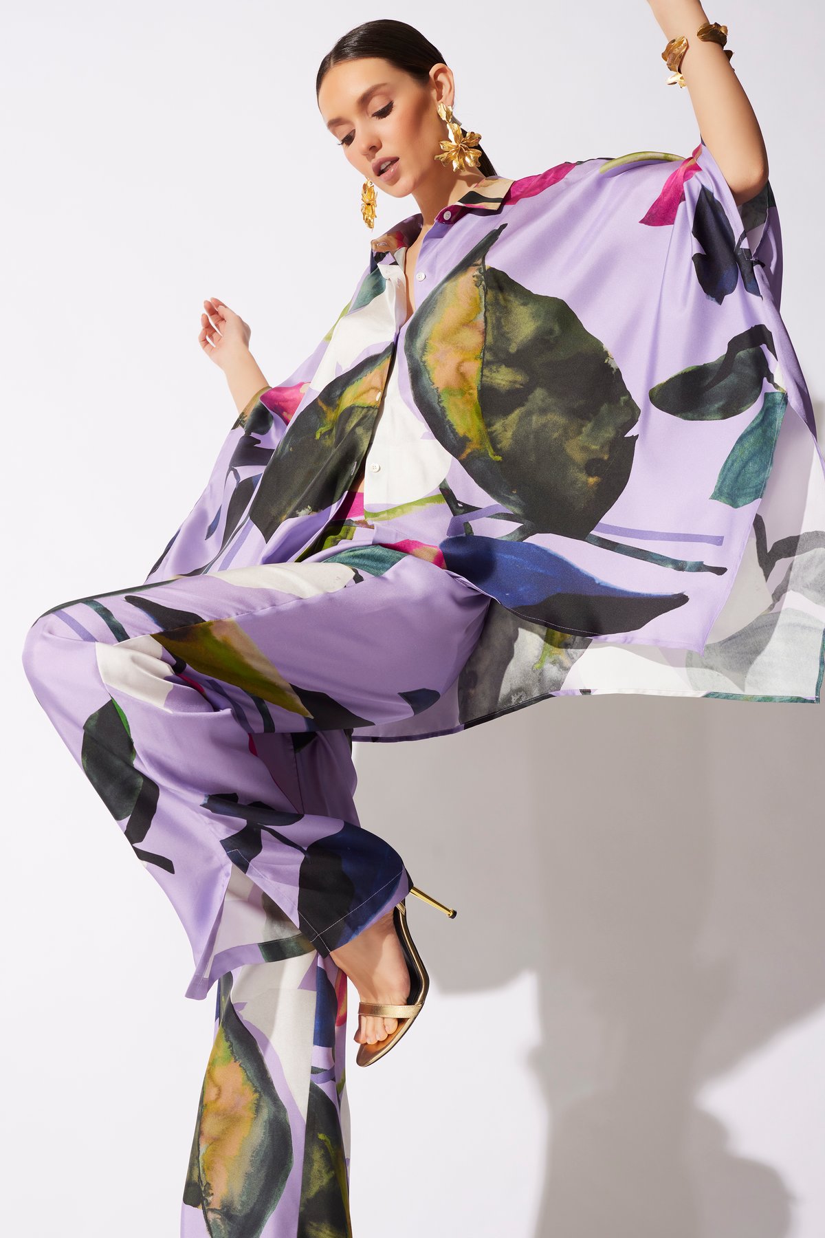 EXPRESSIVE florals.