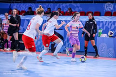 Filipina5 stomped by Poland
