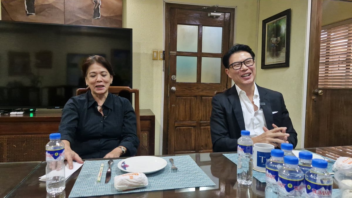 President of the Philippine Institute of Architects vice president for professional practice Ma. Cynthia Naval and Architect Daniel Terence Yu.