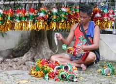 Man sells handmade Christmas lantern in Quezon City