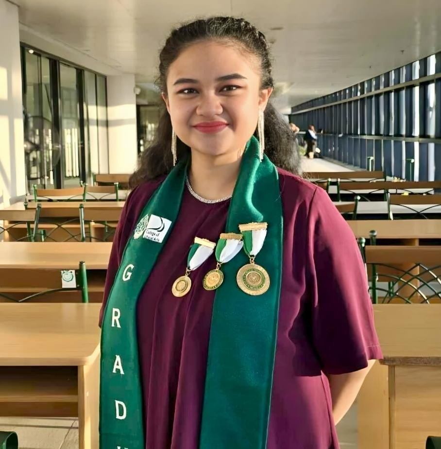 Amelia Clarissa de Luna Monasterial, Summa Cum Laude, DLSU 203rd Commencement Exercises.