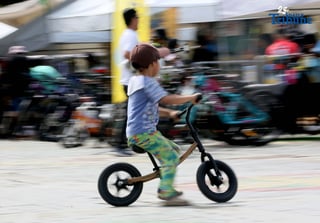 Bike enthusiasts try bamboo bikes in Quezon City