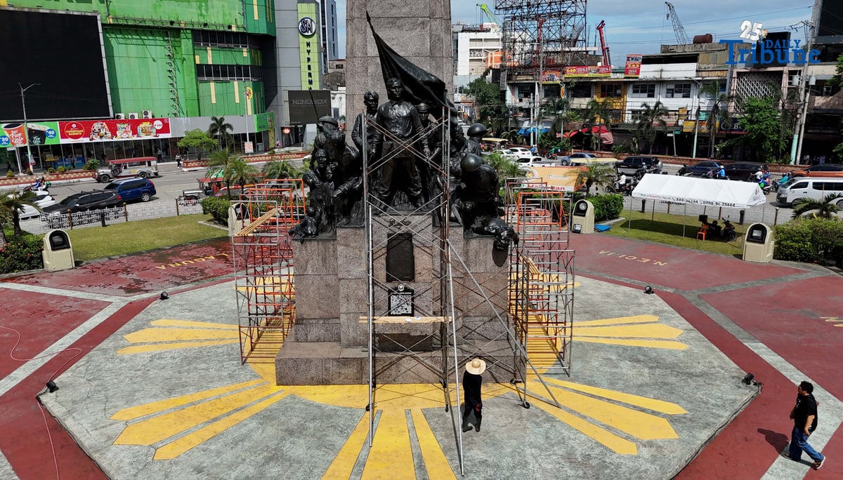 (November 22 2025) Workers used scaffolding to clean the Monument of Andres Bonifacio in Caloocan City on Saturday November 22 2025. as a preparation for the celebration of 162nd birth anniversary of Gat Andres Bonifacio this coming November 30 2025, Father of the Philippine Revolution and one of the founders of the Katipunan. Photo/Analy Labor