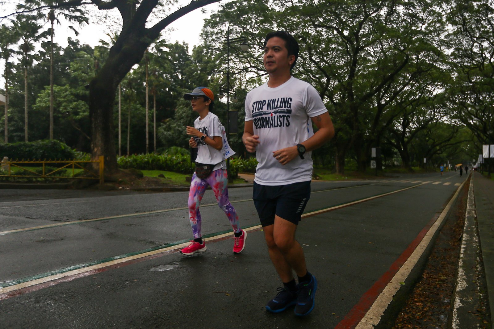 Journalists, students, and media workers gather at UP Diliman for the “Run for Justice” on 23 November 2025 to commemorate the victims of the Ampatuan massacre. Sixteen years have passed since 58 people — including 32 journalists — were killed in what remains the world’s deadliest attack on media freedom and the worst election-related violence in the Philippines.