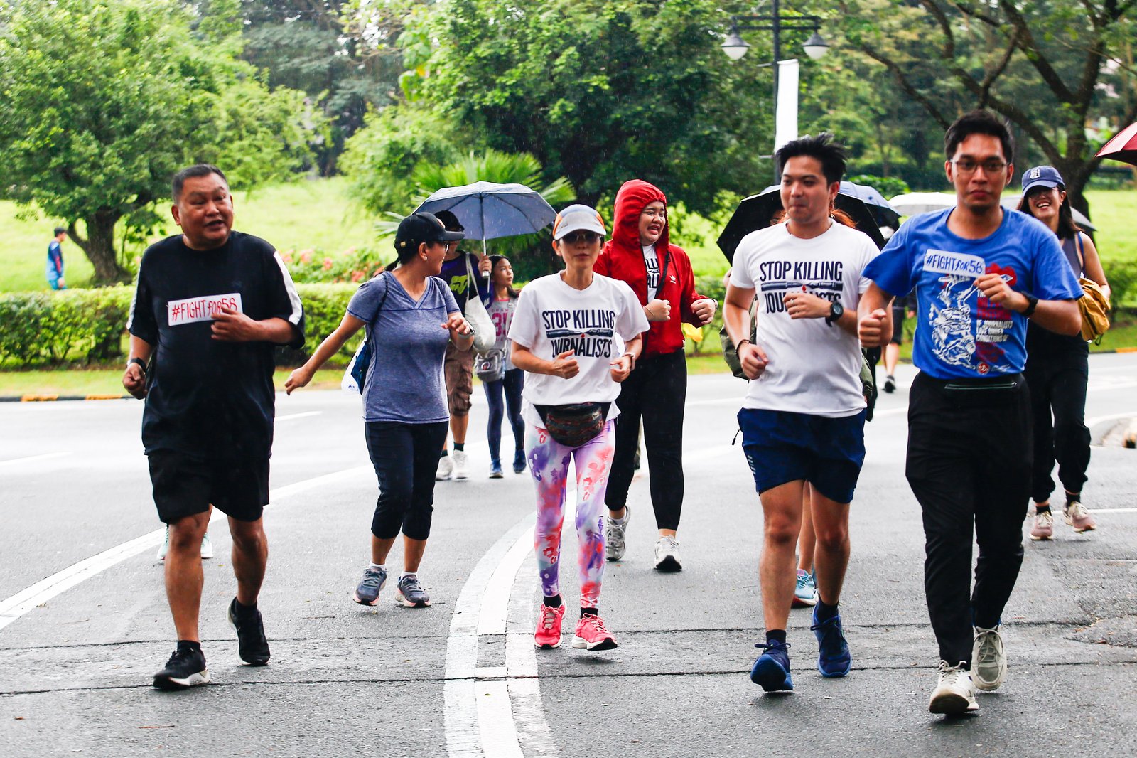 Journalists, students, and media workers gather at UP Diliman for the “Run for Justice” on 23 November 2025 to commemorate the victims of the Ampatuan massacre. Sixteen years have passed since 58 people — including 32 journalists — were killed in what remains the world’s deadliest attack on media freedom and the worst election-related violence in the Philippines.