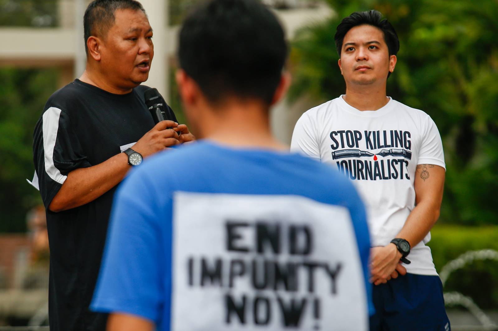Journalists, students, and media workers gather at UP Diliman for the “Run for Justice” on 23 November 2025 to commemorate the victims of the Ampatuan massacre. Sixteen years have passed since 58 people — including 32 journalists — were killed in what remains the world’s deadliest attack on media freedom and the worst election-related violence in the Philippines.