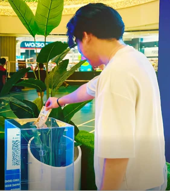 CASH donation booths at all SM malls nationwide provide shoppers with easy access to contribute directly to relief operations.