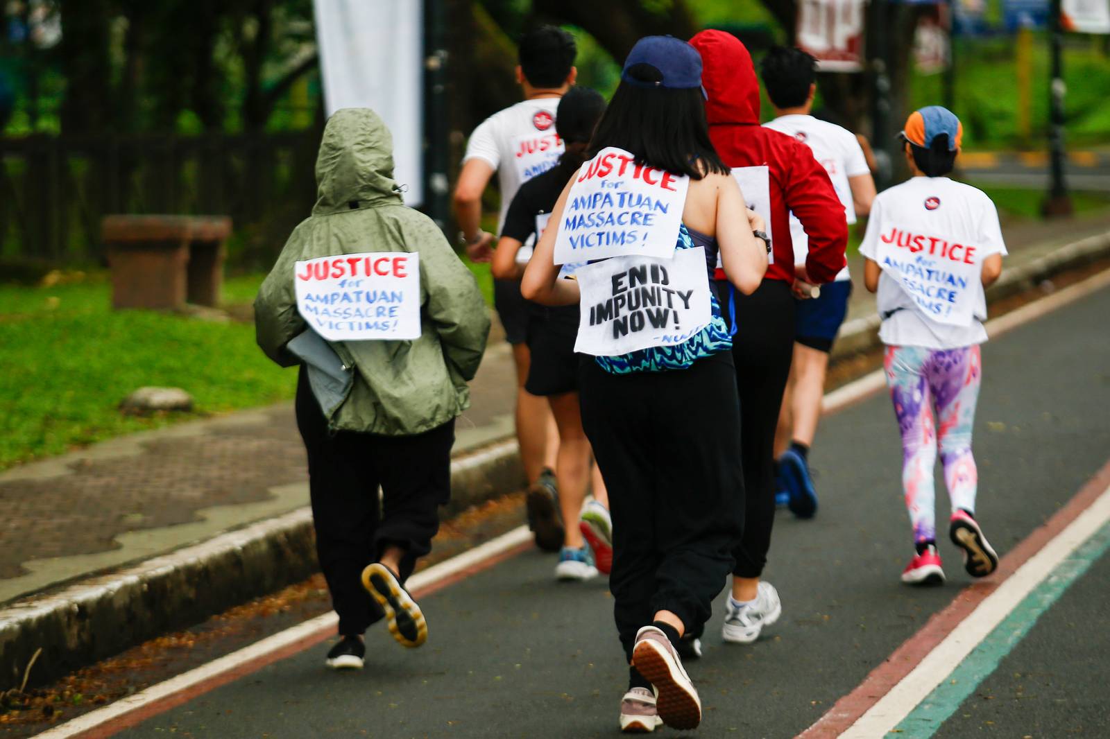 Journalists, students, and media workers gather at UP Diliman for the “Run for Justice” on 23 November 2025 to commemorate the victims of the Ampatuan massacre. Sixteen years have passed since 58 people — including 32 journalists — were killed in what remains the world’s deadliest attack on media freedom and the worst election-related violence in the Philippines.
