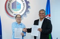 Philippine Economic Zone Authority director general Tereso O. Panga (left) and BuCor director general Gregorio Pio P. Catapang seal the next stage of the landmark Palawan megazone deal.