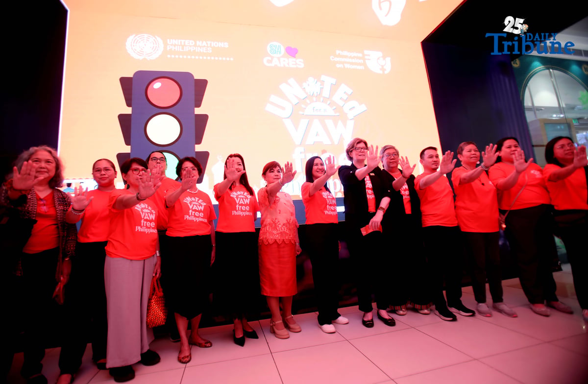 (November 24 2025) Quezon City Mayor Joy Belmonte, PCW Chairperson Ermelita Valdeavilla, DSWD Usec. Monina Josefina Romualdez, DILG ASec. Lilian de Leon and UN Philippines Resident Coordinator Arnaud Peral and others VIP led the ceremonial lighting for the 18-Day Campaign to End Violence Against Women, its observed from November 25 to December 12, they extends the international 16 Days of Activism Against Gender-Based Violence and carries the national theme “UNiTEd for a VAW-free Philippines.” This year’s campaign also commemorates the 21st anniversary of the Anti-Violence Against Women and Their Children (Anti-VAWC) Act of 2004 (RA 9262)—reaffirming our shared commitment to end violence and discrimination against women and girls. The Ceremonial Lighting, one of the official kick-off activities, will feature the illumination of SM malls and landmarks nationwide in orange, the official color of the UNiTE campaign symbolizing hope and a future free from violence. Photo/Analy Labor
