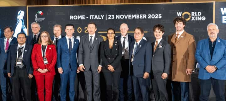 Ricky Vargas (fourth from left) joins newly-elected World Boxing president Gennady Golovkin (center) during its Congress held over the weekend in Rome.