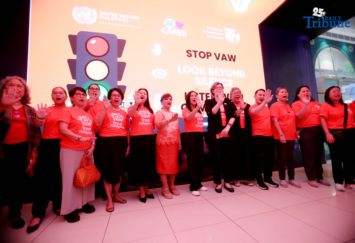 (November 24 2025) Quezon City Mayor Joy Belmonte, PCW Chairperson Ermelita Valdeavilla, DSWD Usec. Monina Josefina Romualdez, DILG ASec. Lilian de Leon and UN Philippines Resident Coordinator Arnaud Peral and others VIP led the ceremonial lighting for the 18-Day Campaign to End Violence Against Women, its observed from November 25 to December 12, they extends the international 16 Days of Activism Against Gender-Based Violence and carries the national theme “UNiTEd for a VAW-free Philippines.” This year’s campaign also commemorates the 21st anniversary of the Anti-Violence Against Women and Their Children (Anti-VAWC) Act of 2004 (RA 9262)—reaffirming our shared commitment to end violence and discrimination against women and girls. The Ceremonial Lighting, one of the official kick-off activities, will feature the illumination of SM malls and landmarks nationwide in orange, the official color of the UNiTE campaign symbolizing hope and a future free from violence. Photo/Analy Labor