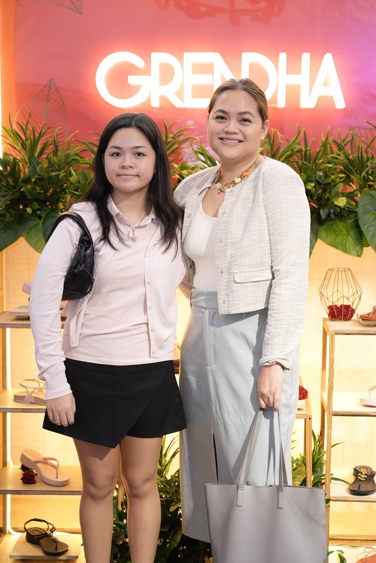 Liana and Bianca Reinoso.