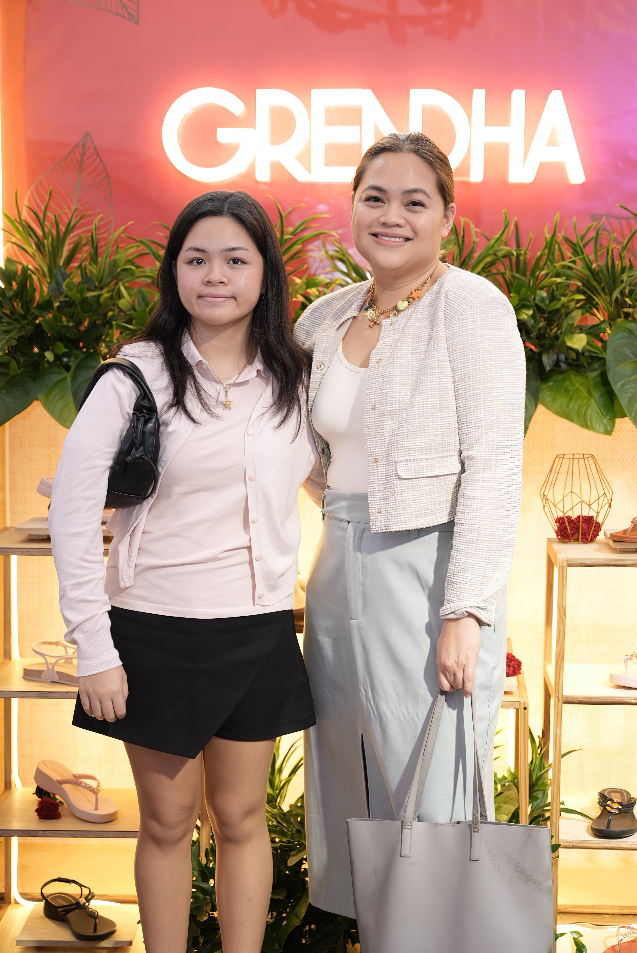 Liana and Bianca Reinoso.