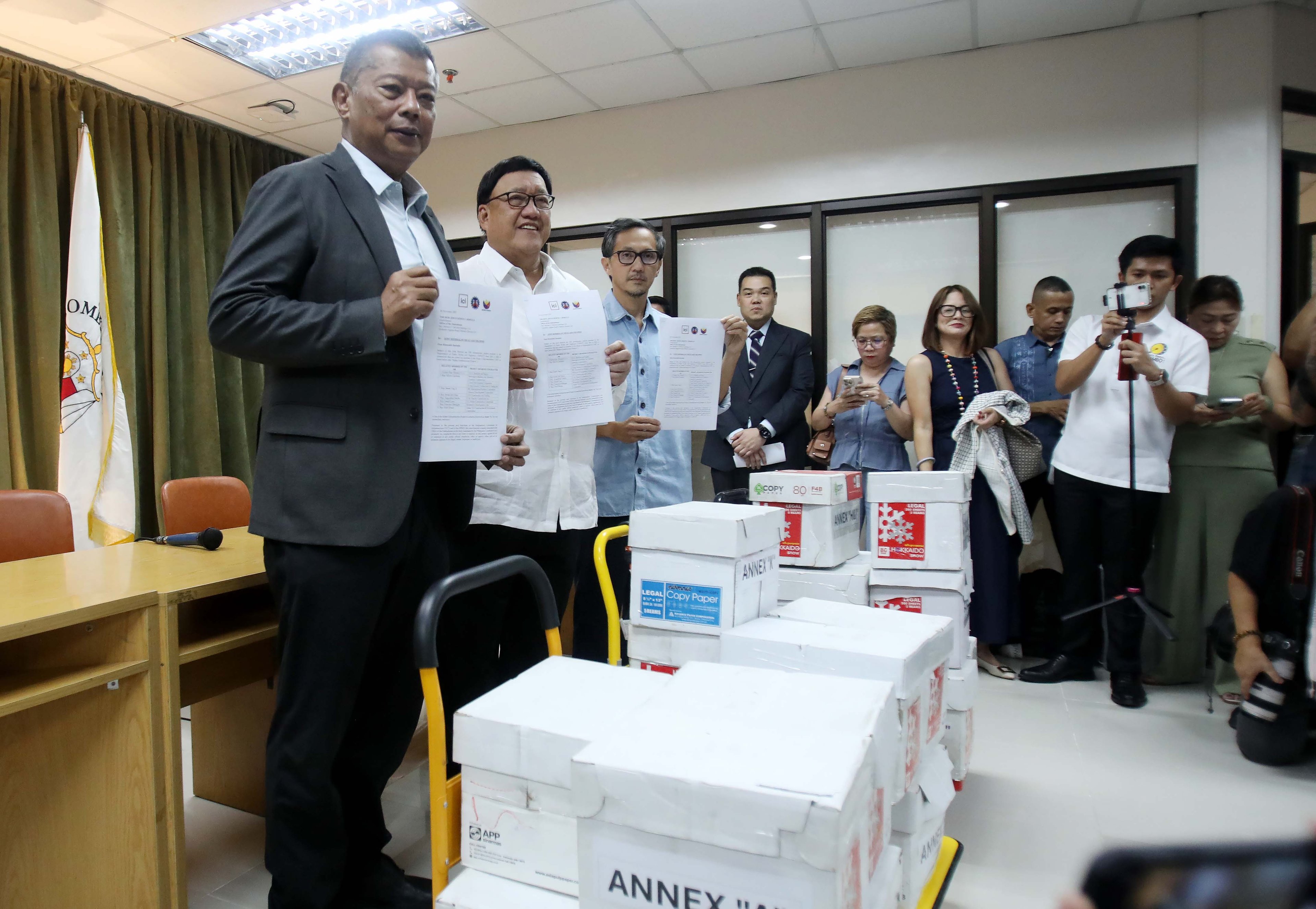 House bloc: Probe Marcos