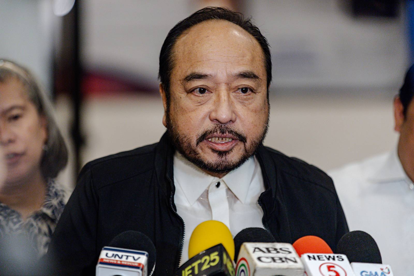 COMELEC Commissioner Rey Bulay explains to the media the department's Political Finance and Affairs Department's (PFAD) decision to clear Senator Chiz Escudero of the Section 95 of the Omnibus Election Code complaint, during a press conference in Manila on Wednesday, 26 November 2025.

Bulay said the P30-million contribution made by Lawrence Lubiano to Escudero’s 2022 senatorial campaign was a personal donation and did not violate campaign finance rules. Lubiano, president of Centerways Construction and Development Inc., is among the contractors earlier identified by President Ferdinand Marcos Jr. as part of the top 15 government contractors.
