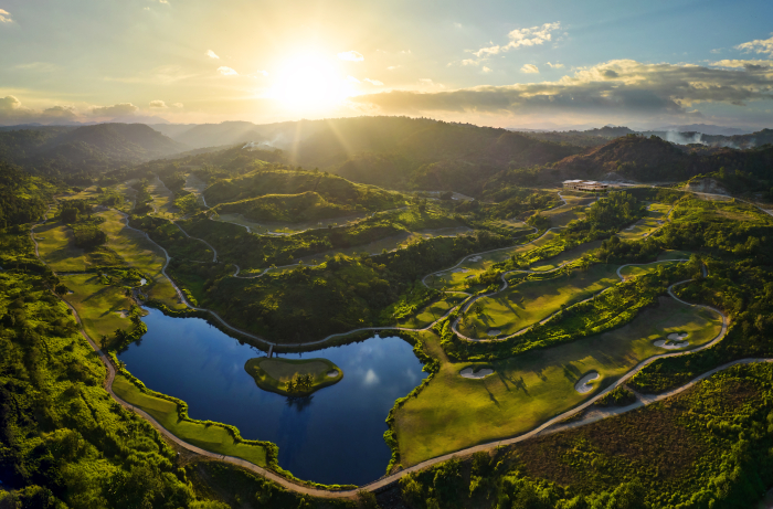 BCDA seals P5.1-B deal for golf and villa estate in New Clark City