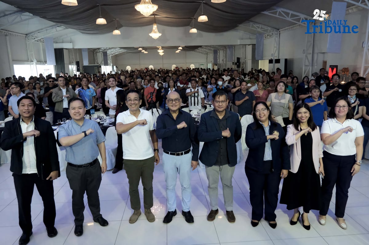 (November 27 2025) Manila Water President and CEO Jocot De Dios, MWSS Board of Trustees Chairman Atty. Elpidio Vega, LLDA Environmental Regulations Department Manager III Engr. Emiterio Hernandez, Quezon City Climate Change and Environmental Sustainability Assistant Department Vincent Vinarao, MWSS-RO Regulator Atty. Patrick Lester Ty and others officials from government agencies, local leaders and partners, gathered to recognize outstanding barangays that champion environmental protection and proper wastewater management. Since its launch in 2012, Toka-Toka has been the only advocacy in the Philippines dedicated to promoting proper wastewater practices and environmental stewardship. during the Manila Water celebration of the 13th anniversary of its flagship environmental advocacy program, Toka-Toka, held at Eton Centris in Quezon City on Thursday November 27 2025. Photo/Analy Labor