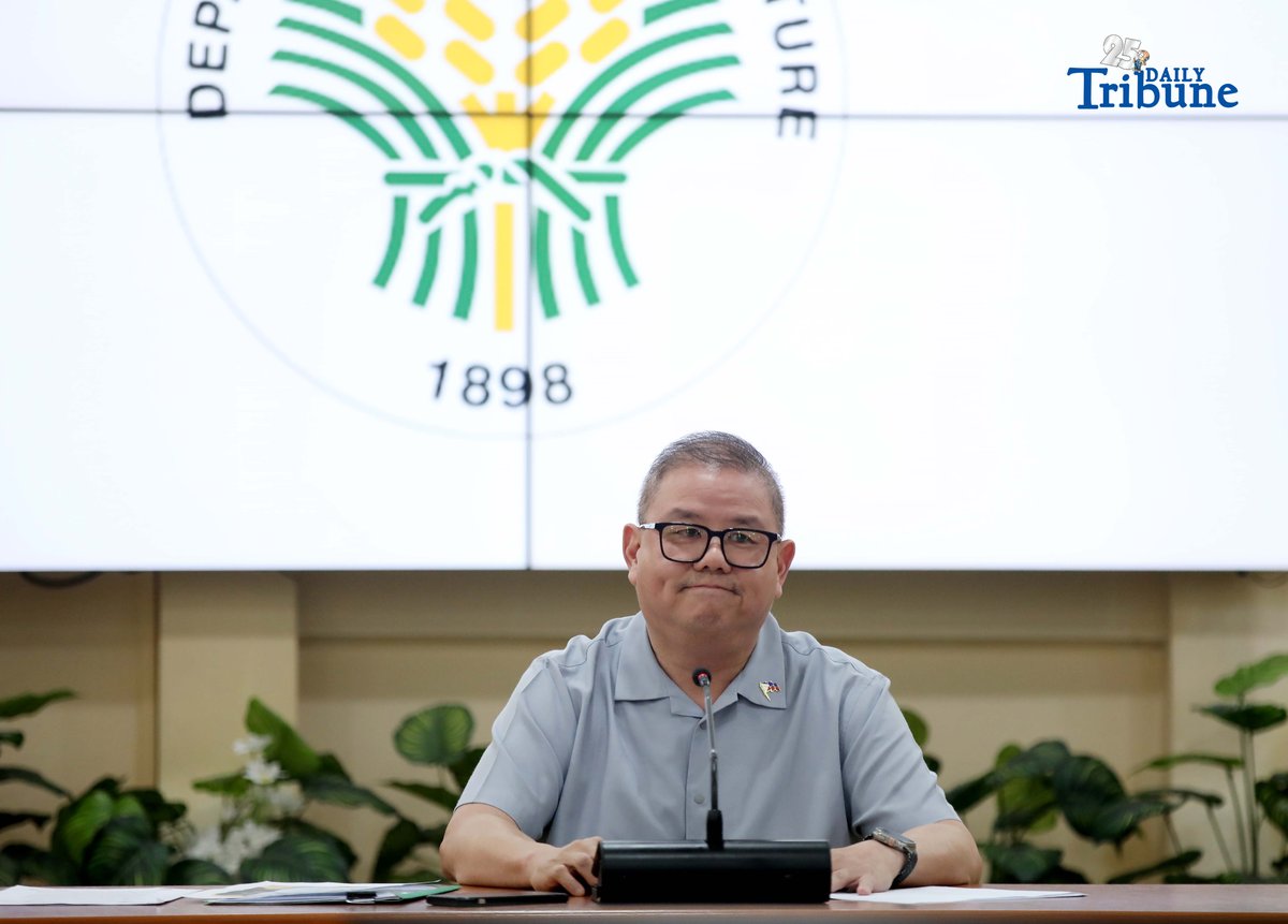 Agriculture Secretary Francisco Tiu Laurel Jr. shows a photocopy of his text exchange with former congressman Zaldy Co — along with a confidential report for Congress — in response to Co’s allegations of “price and import manipulation” of sugar, onion, rice, and fish. Tiu also denied claims that Co influenced the reduction of rice tariffs from 35 percent to 15 percent. The secretary refuted all accusations during a press conference at the Department of Agriculture office in Quezon City on Thursday. Photo by Analy Labor