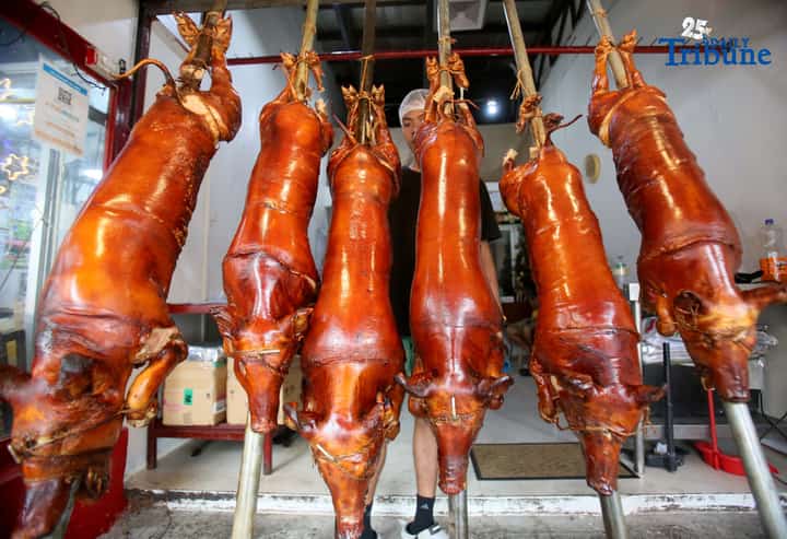 (November 28 2025) Workers arrange their freshly cooked lechon (roasted pigs) at Rix’s lechon in La Loma Quezon City the Lechon Capital of the Philippines on Friday November 28 2025. On Thursday the Quezon City government declared that the 14 lechon stores in La Loma are now free of African Swine Fever (ASF) virus. Photo/Analy Labor
