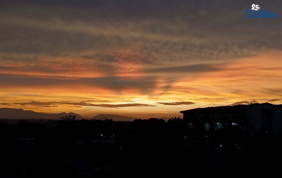 (November 28 2025) The skies turn into red as seen from North Caloocan City on Friday November 28 2025 before the sunrise. Photo/Analy Labor