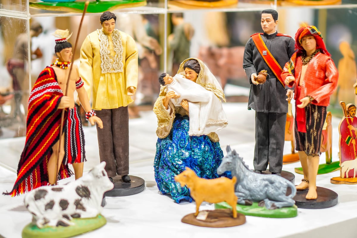 A locally-themed Nativity set that blends the Christmas story with Philippine culture.